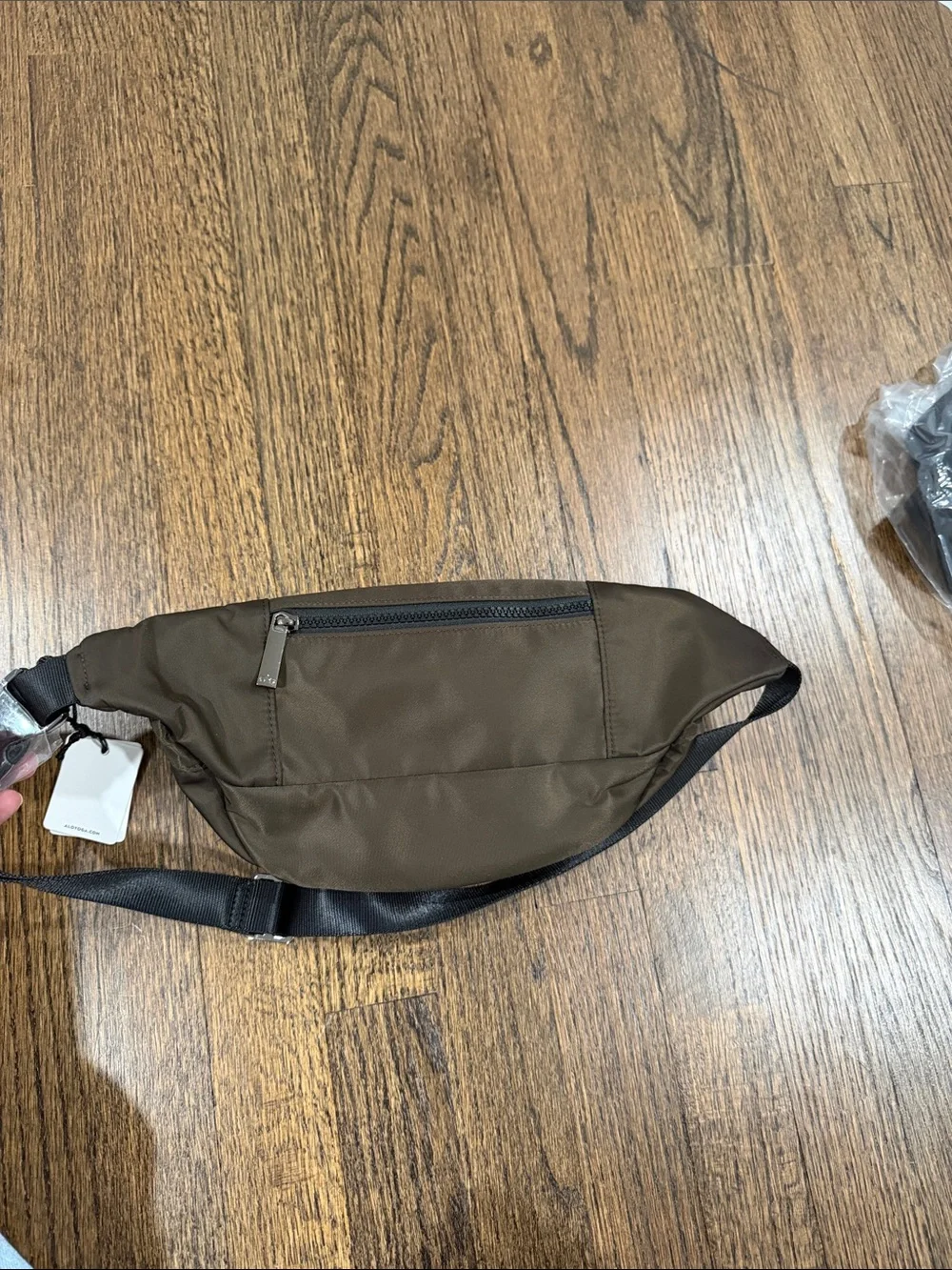 ALO Yoga Brown Waist Bag - Compact Everyday Belt Bag